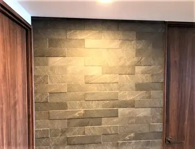 エコカラットを貼りおしゃれで快適な玄関へ